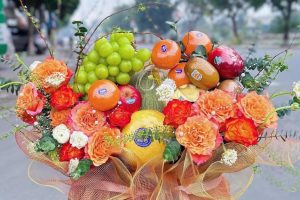 Các mẫu giỏ trái cây kèm hoa tươi đẹp nhất năm 2024